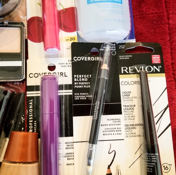 Assorted Makeup Bundle - Picture 3 of 8